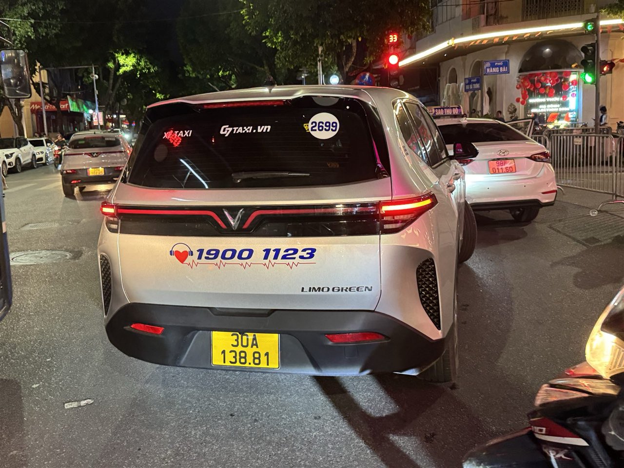 VinFast Limo Green 7 chỗ bản dịch vụ taxi